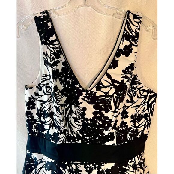 B. Smart Sleeveless Floral Dress W/Side Pockets Size 12 Black & White See Detail - Picture 3 of 8